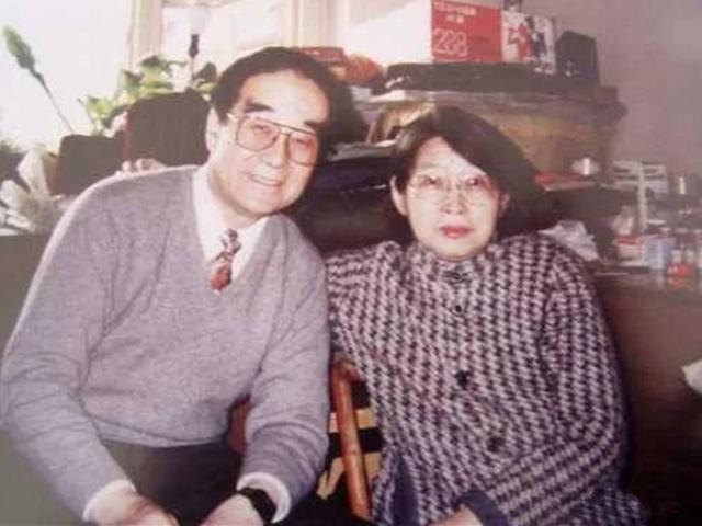 原创 李敏,孔令华一家珍贵合照,1999年孔令华去世,一双儿女成就不凡