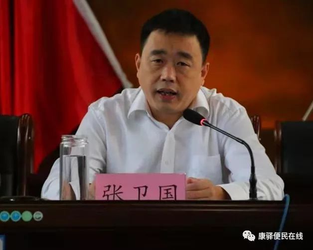 镇党委书记张卫国在讲话时首先代表镇党委政府向受到表彰的企业及个人