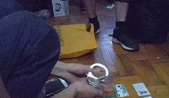 27岁女大学生 第一天见面就开房 被骗财骗色 很傻很天真