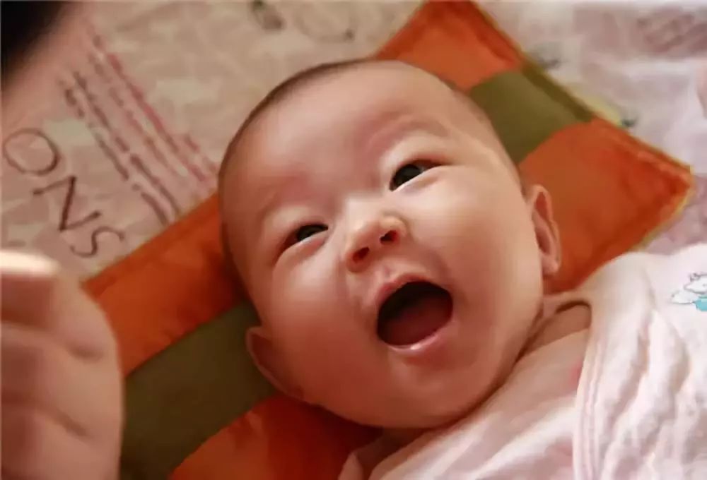 婴儿怎么抱都哭是怎么回事 591b7e06b08446728532c36e3d018753.jpeg