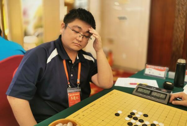 全国五子棋锦标赛战罢 李一霍九旭分获男女冠军