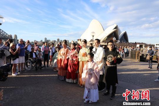 留学生海外庆国庆：感受中国人的归属感、凝聚力