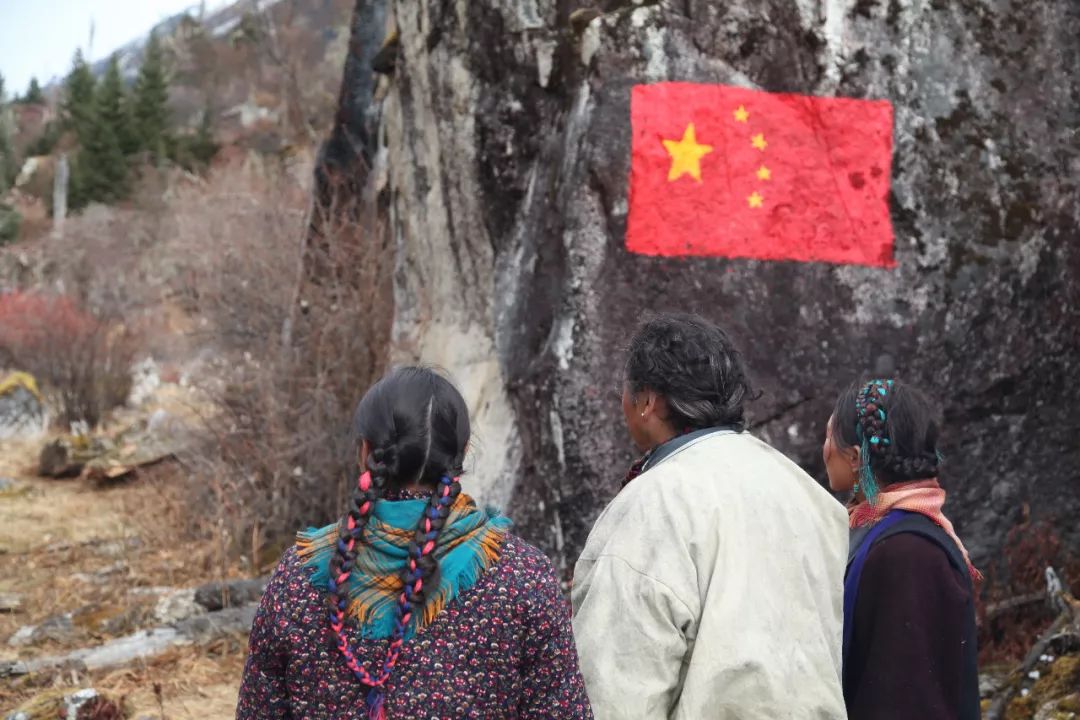 电影取材于坚守祖国边陲的西藏自治区"玉麦三人乡"真实事迹.