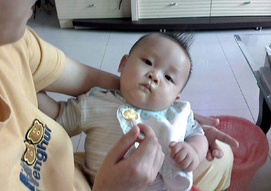 #拜托了爸妈#只因奶奶做了一件事，宝宝牙齿全变黑，很多家长都犯了相同的错