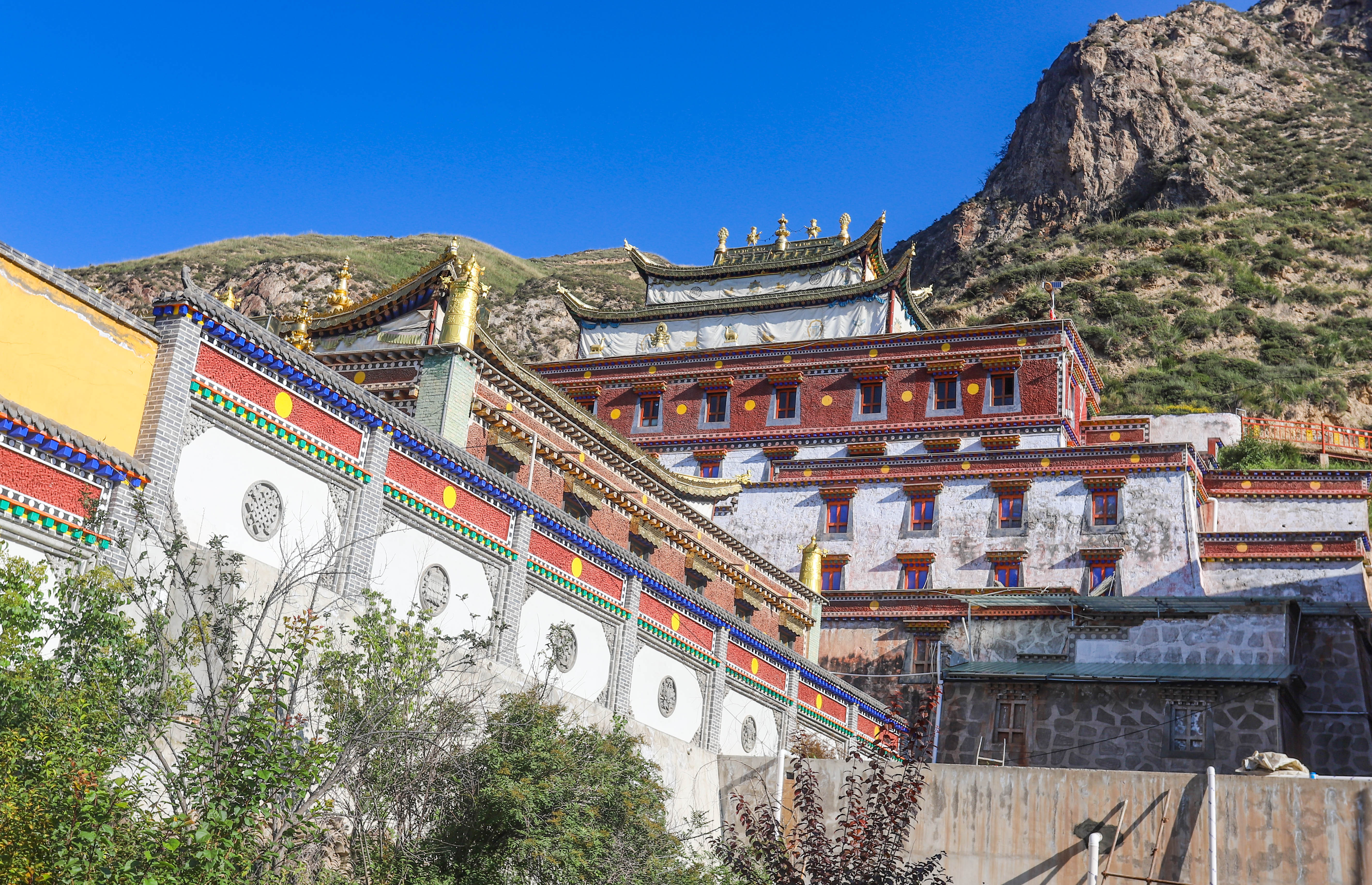 甘肃一小镇的藏传佛教寺庙,以天堂命名,青海人最爱到这里旅行_天祝