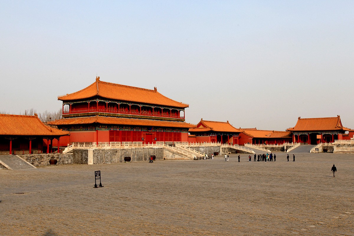 北京对外开放的旅游景点达200多处,有世界上最大的皇宫紫禁城,祭天