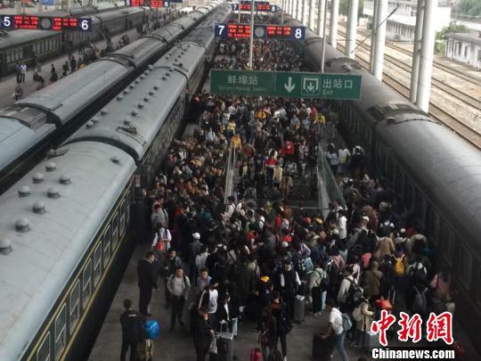 长三角铁路7日预计发旅客296万人次增开客车327列