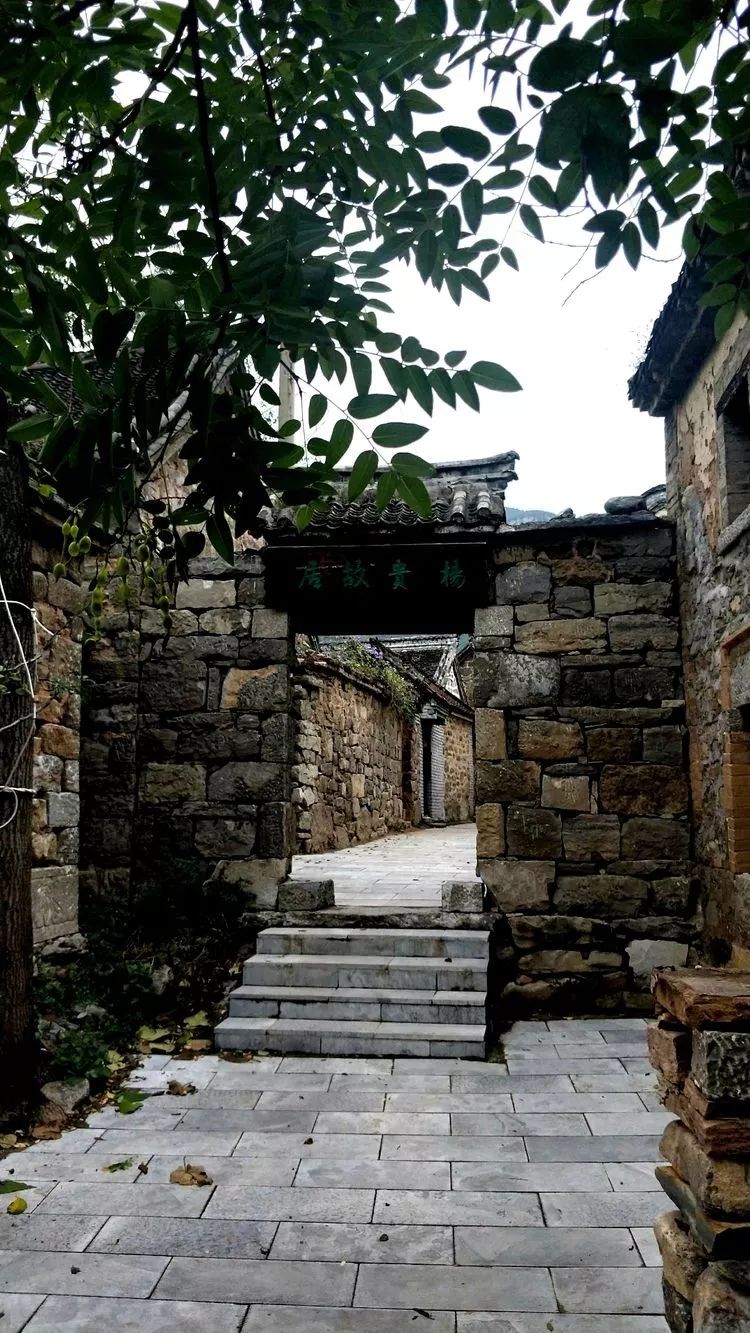 狮豹头乡罗圈村杨贵故居布展结束!