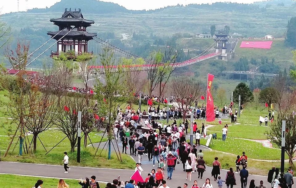 和游客"朋友圈,乡村景点游客纷至沓来…今年国庆大假,南充各大景区