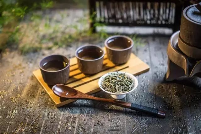 10首最美茶诗:人间天上,共此一杯茶