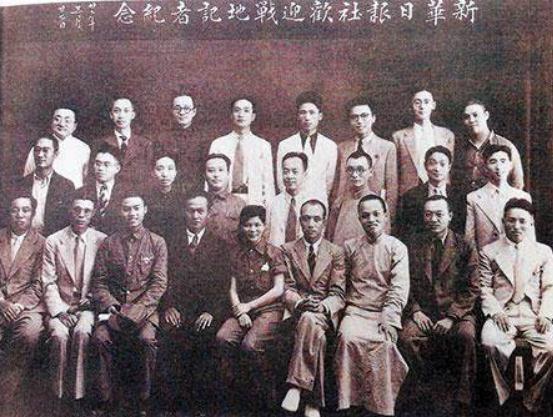 抗日战争期间,潘美年在哥哥潘梓年主持的《新华日报》