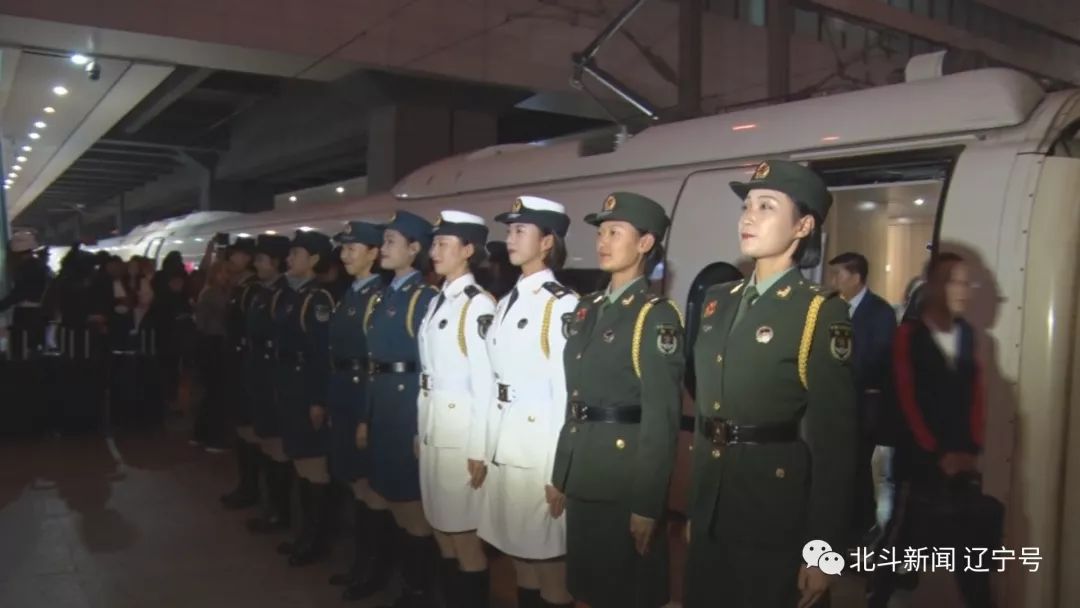 北部战区受阅女兵返沈归建