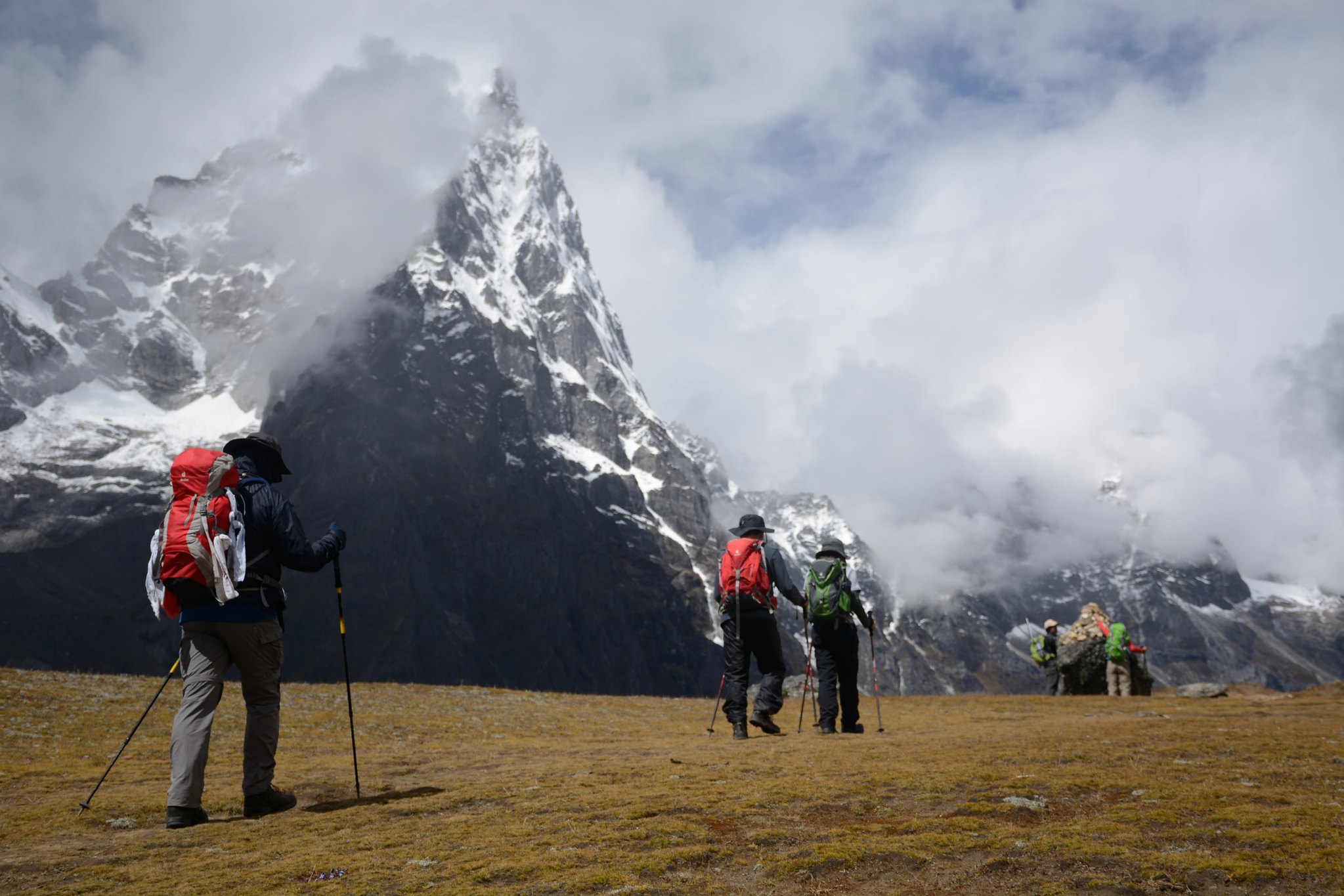 《攀登者》里的珠峰北坡:鲜少有人成功登顶,原型登山者都是英雄