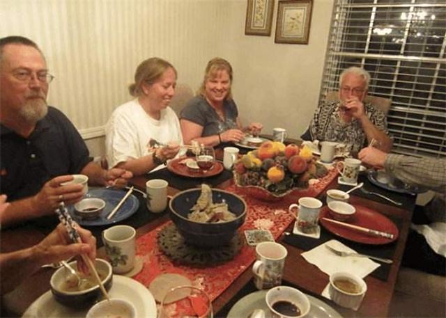 外国人吃中国的美食每人一盘 3694f83175bf4519b569d77c3c5336ed.jpeg