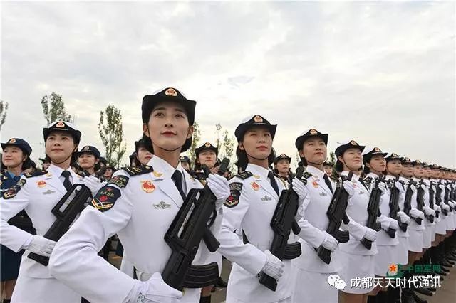 阅兵式没看够?女兵方队独家图集让你一次看过瘾