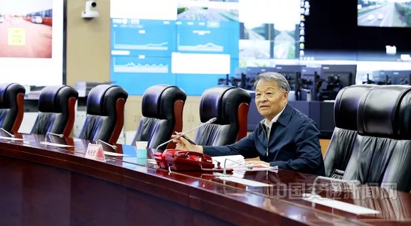 交通部党组书记杨传堂、部长李小鹏在假期结束前的会议