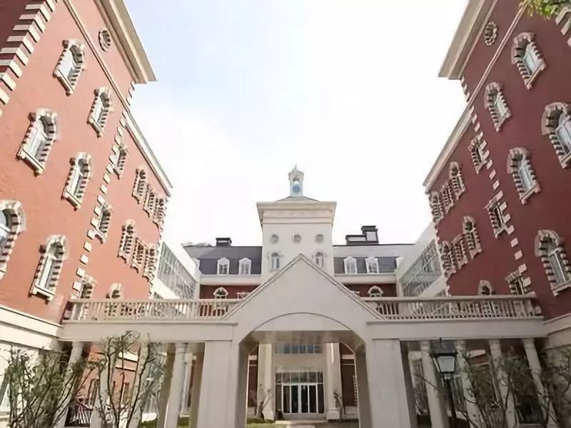 上海耀中国际学校  招生对象:k-12年级,全年招生,允许插班,但有所