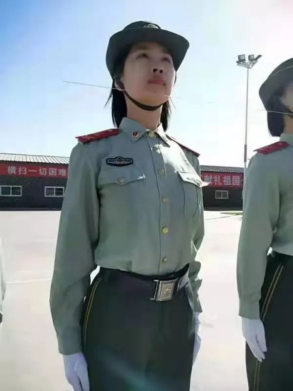 建德军人好样的这几位建德人国庆当天在天安门前走过还有位飒爽女兵