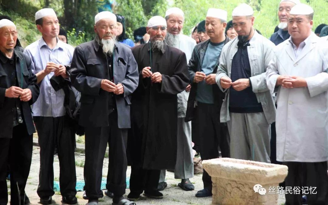 图说新疆民间服饰(7):回族人的服饰