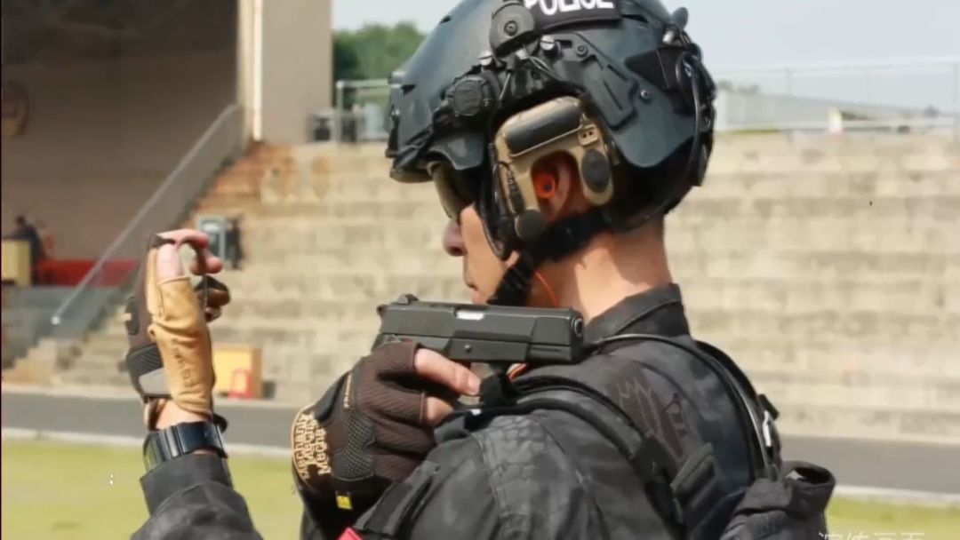 特警和特种兵到底有什么区别,特种兵一定比特警更强吗