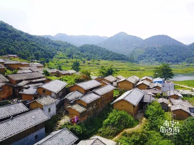 鼓鸣寨位于广西南宁市上林县巷贤镇长联村,原名"古民庄".