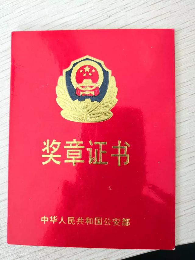 这些年代久远的荣誉证书背后,原来有这样的故事._胡洪言