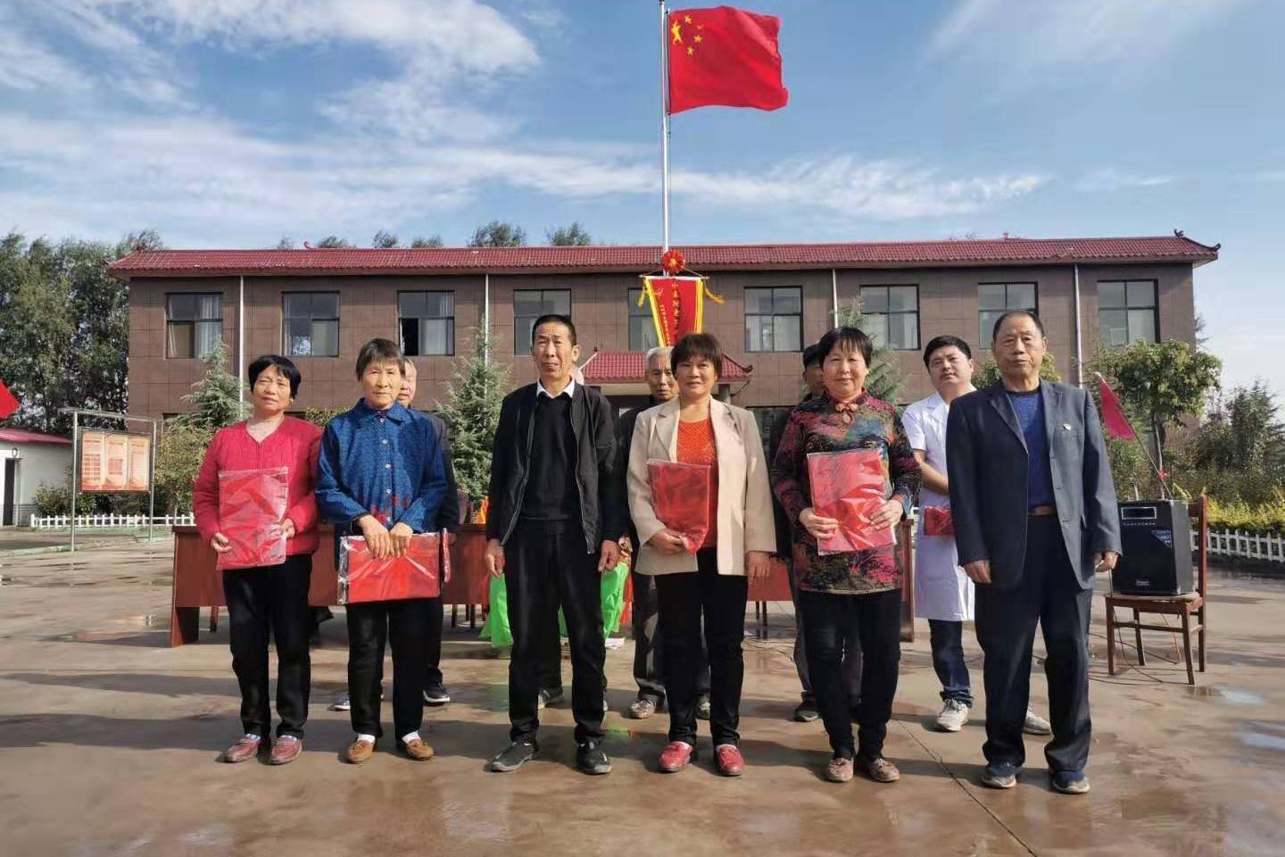 汝州市王寨乡牛庄村:情满重阳节   牛庄村开展多形式活动关爱老人