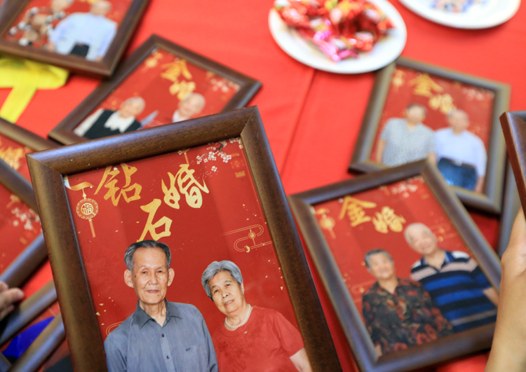 重阳节|东直门20对老人举行集体金婚仪式