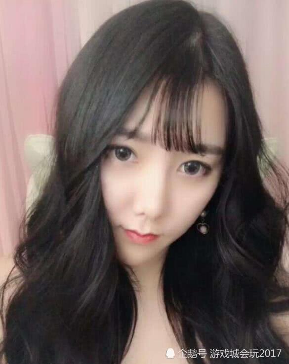 斗鱼公布绝地求生大师赛海报 小团团与CP对象