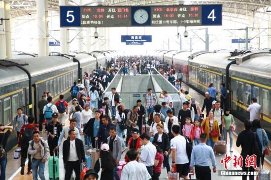 10月7日铁路迎返程客流最高峰预计发送旅客1679万人次