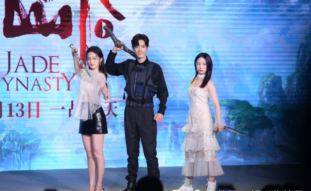 原创李沁的腿有多直站直跟肖战的腿呈两条平行线网友腿精本精