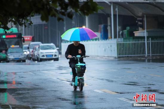 西南地区东部陕西南部多阴雨天气北方多冷空气活动