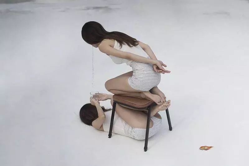 怎么坐着拍镜子中的自己 0578a2d6f13540b18b97cf0bf5064251.jpeg