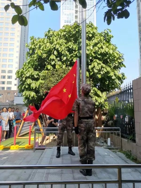 【庆国庆】军星闪耀,快乐小兵_祖国