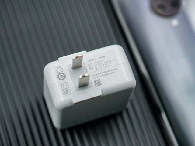 手机充电发热严重怎么办 255dfb7c58334f69800800567aa0a53a.png