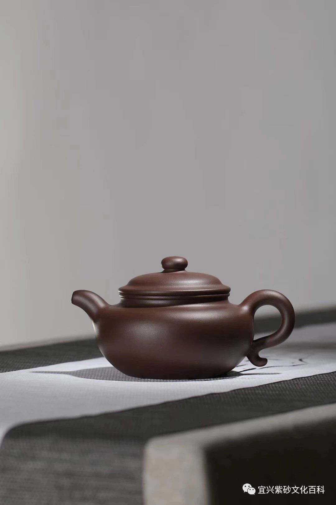 如何分辨紫砂壶是不是原矿 2c68a9778c264eb3a9a973faffb25dc1.jpeg