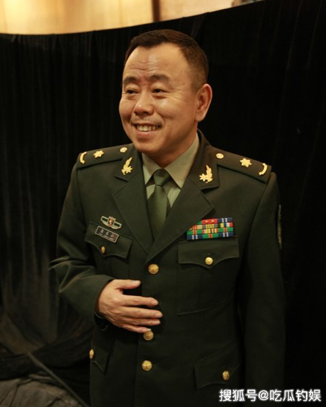 潘长江军衔撤了吗 2c886d0a22e249a39ecf3c5e8d5ff050.png