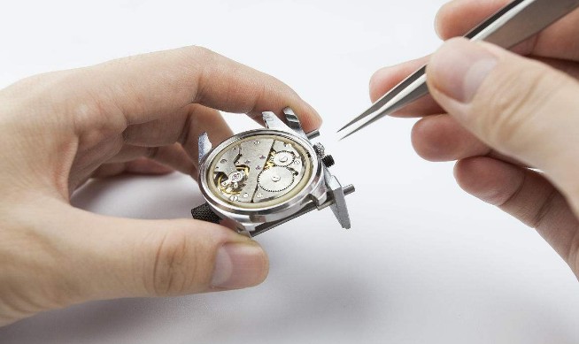泛亚电竞手表维修常见的奸商套路修手表之前一定要看！(图1)