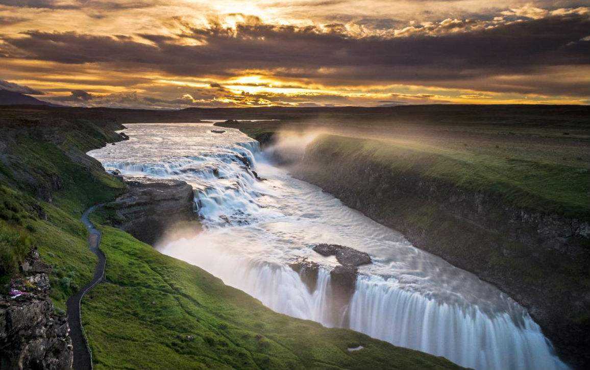 原创             冰岛旅游你会用一天时间打卡黄金圈吗？不是购物是看40米高间歇泉
