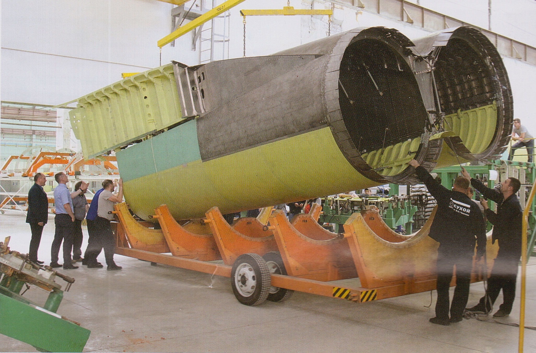 俄图160M2轰炸机部件亮相制造厂内部曝光