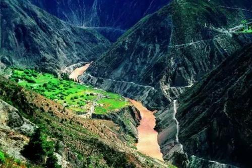 中国最美十大峡谷之黄河大峡谷 5387a36524324cee829b7656036caecd.jpeg