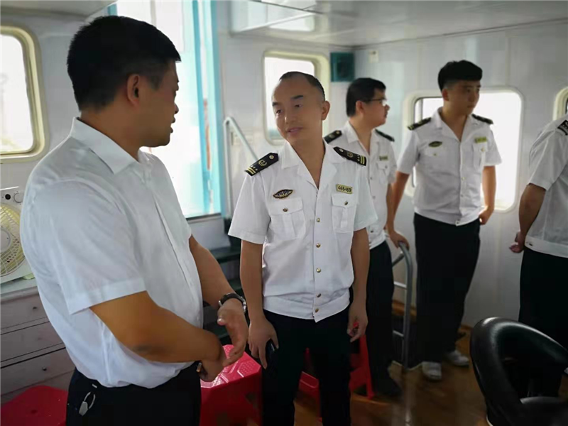 常德市水运事务中心主任彭艳芳国庆假期首日带队开展水上安全检查