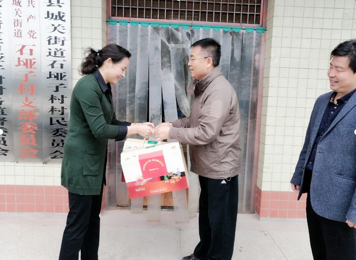县委副书记刘华深入城关街道办清油河镇调研贫困退出工作