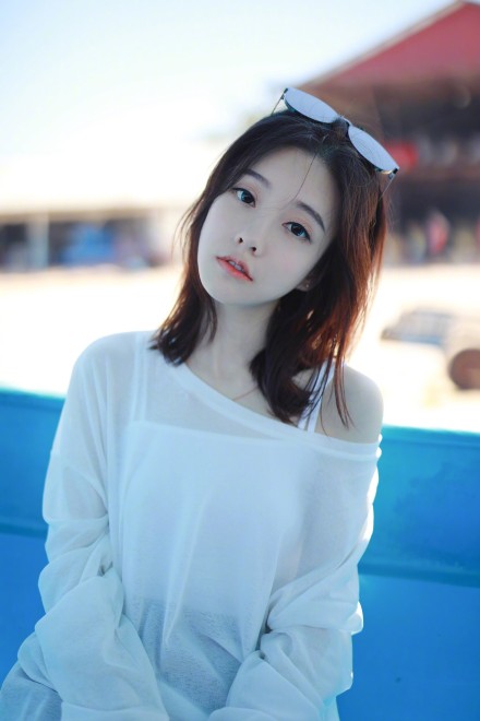 冯提莫斗鱼直播合约到期直播暂停 晒海边风景