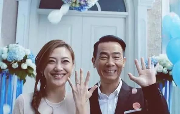 晒陈小春住的豪宅,光客厅面积就几十平,在香港