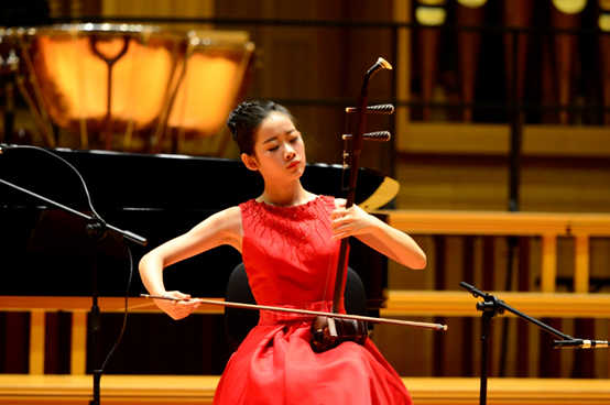 &ldquo;二胡有才华的女人&rdquo;陈嘉莉回到法国演出，不忘追逐音乐梦想的初衷