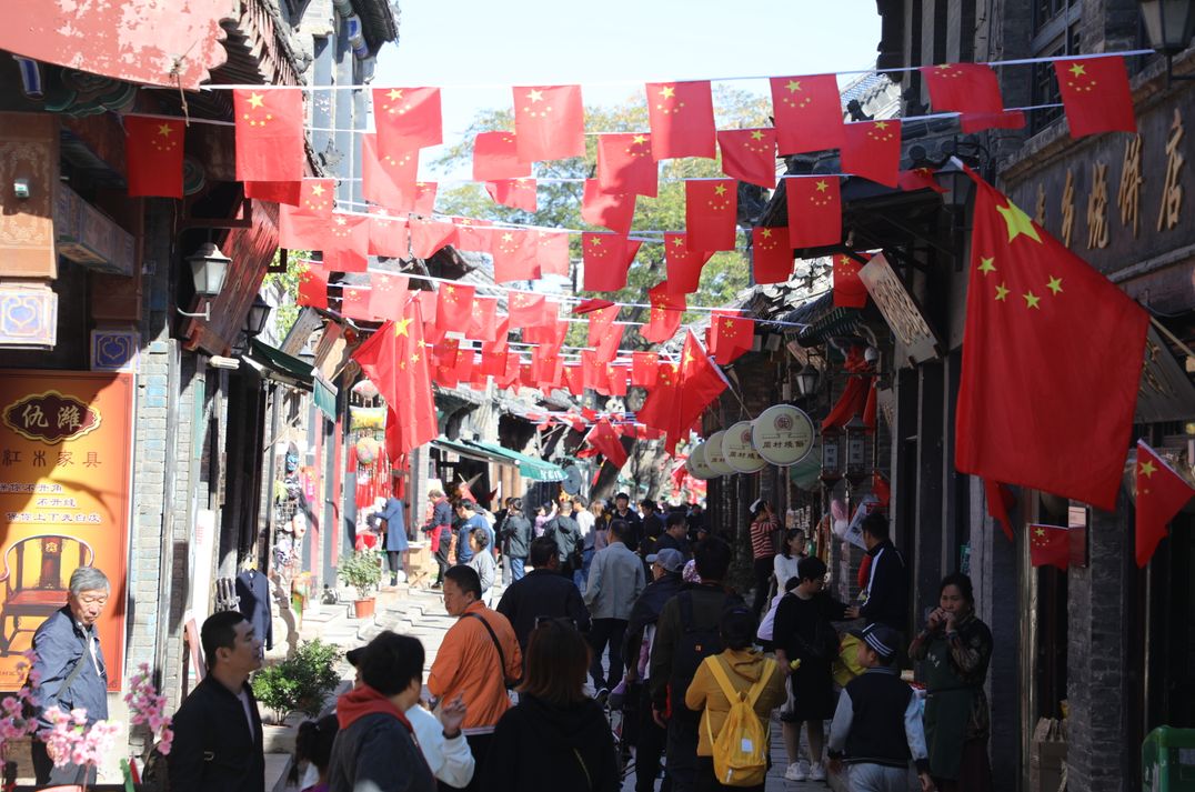 国庆假期淄博文化旅游呈现繁荣景象,景区秩序井然,活动精彩纷呈