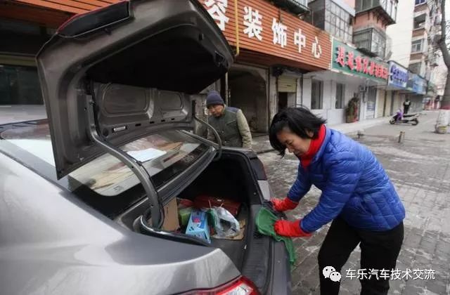 集团女老总洗车_洗车卡通图片