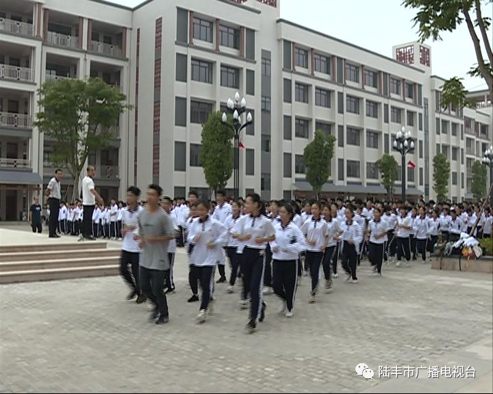 陆丰龙山中学新校区,学生的学习和生活情况是这样的._宿舍区