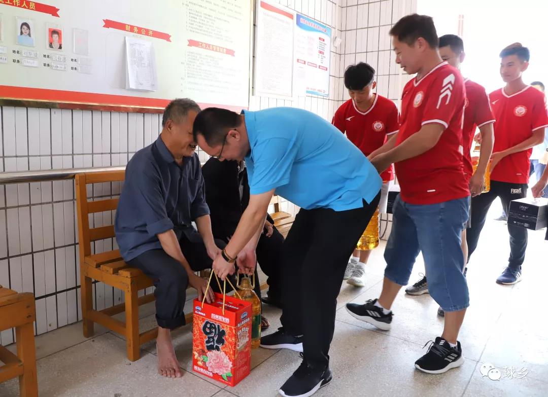 文明志愿公益活动走进梅江区西阳敬老院,梅州市体育局副调研员温启龙